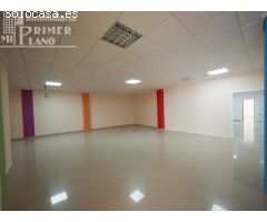 *Espectacular local comercial en c/Dña Crisanta, con 235 m2, baño con acceso de munusválido y patio*