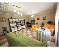 Vivienda en venta en calle Doña Crisanta, con 3 dormitorios, 2 baños, garaje y patio