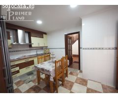 Vivienda en venta en calle Doña Crisanta, con 3 dormitorios, 2 baños, garaje y patio