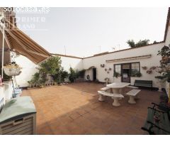 Espectacular vivienda de 2 plantas, junto a c/Manterola, de 4 dormitorios, 2 baños, garaje y patio