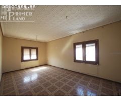 *Vivienda, con 6 dormitorios, en esquina junto a c/Doña Crisanta de 350 m2 construidos*