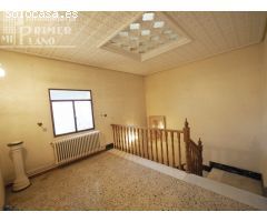 Vivienda de 2 plantas con 378 m2 de terreno y 15 metros de fachada, junto a Plaza del Arcipreste.