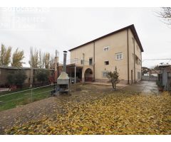 *¡OPORTUNIDAD EN ESQUINA! casa con 1188m2 de parcela y 745 m2 construidos en Argamasilla de Alba*