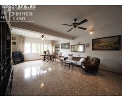 *¡OPORTUNIDAD EN ESQUINA! casa con 1188m2 de parcela y 745 m2 construidos en Argamasilla de Alba*