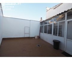 *Espectacular local comercial en la zona centro, con 205 m2, baño con acceso de minusválido y patio*