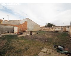 Oportunidad en Argamasilla De Alba, solar de 300 m2 y 34 m de fachada en esquina por solo 55.000 €.