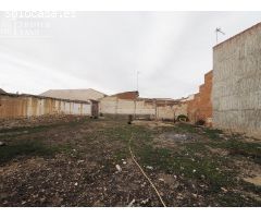 Oportunidad en Argamasilla De Alba, solar de 300 m2 y 34 m de fachada en esquina por solo 55.000 €.