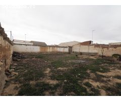 Oportunidad en Argamasilla De Alba, solar de 300 m2 y 34 m de fachada en esquina por solo 55.000 €.