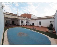 Espectacular casa de planta baja con piscina en la zona centro de Tomelloso