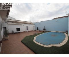 Espectacular casa de planta baja con piscina en la zona centro de Tomelloso