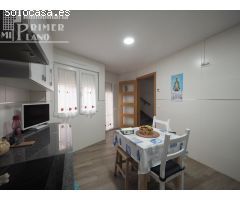 Se vende casa adosada semi-nueva junto a la avenida Juan Carlos I con excelentes calidades