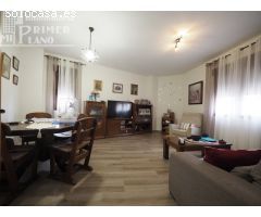 Se vende casa adosada semi-nueva junto a la avenida Juan Carlos I con excelentes calidades