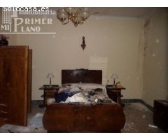 *CASA DE DOS PLANTAS CON LOCALES JUNTO A PLAZA DE ESPAÑA* Facahada:18m / Suelo:495m2