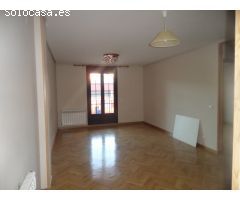 PISO DE 2 DORMITORIOS CON EXCELENTES CALIDADES, PLAZA DE GARAJE Y TRASTERO JUNTO A PLAZA DE ESPAÑA