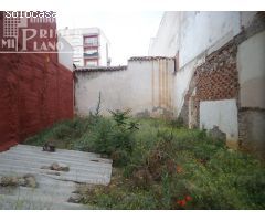 Se vende solar en calle Independencia, junto a Plaza de España, con 8,75 metros de fachad y 187 m2.