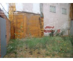 Se vende solar en calle Independencia, junto a Plaza de España, con 8,75 metros de fachad y 187 m2.