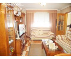 CASA ADOSADA CON COCINA AMUEBLADA, COCINA CAMPERA, GARAJE PRIVADO Y PATIO, JUNTO AL TEATRO