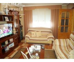 CASA ADOSADA CON COCINA AMUEBLADA, COCINA CAMPERA, GARAJE PRIVADO Y PATIO, JUNTO AL TEATRO