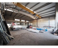 Nave industrial junto a ctra de Pedro Muñoz de 540 m2, con 2 patios de 80 m2 cada uno y puente grua.