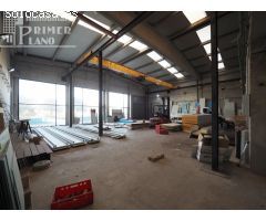 Nave industrial junto a ctra de Pedro Muñoz de 540 m2, con 2 patios de 80 m2 cada uno y puente grua.