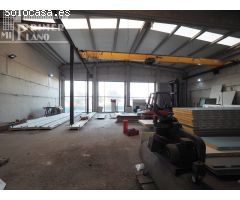 Nave industrial junto a ctra de Pedro Muñoz de 540 m2, con 2 patios de 80 m2 cada uno y puente grua.