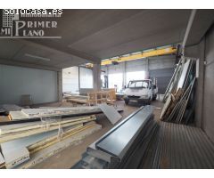 Nave industrial junto a ctra de Pedro Muñoz de 540 m2, con 2 patios de 80 m2 cada uno y puente grua.