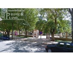 Se vende solar de 939 metros cuadrados con más de 24 metros de fachada a 213 euros el metro cuadrado