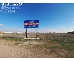 *¡OFERTA! Solar de 2407 m2 en la zona de Juan Carlos I*