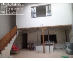 *Casa con 320m2 de suelo, en pleno centro de Tomelloso, junto a D.Victor, con 14,50m fachada*