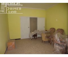 *Casa con 320m2 de suelo, en pleno centro de Tomelloso, junto a D.Victor, con 14,50m fachada*