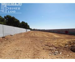 Solar en venta junto al parque de la constitucion con 3155m2 y 31 metros de fachada