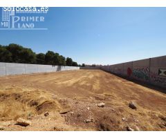 Solar en venta junto al parque de la constitucion con 3155m2 y 31 metros de fachada