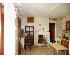 *Casa, en esquina, junto a los colegios, dos plantas para reformar en Pedro Muñoz, solo 78.000€*