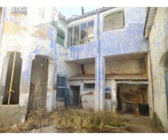 Se vende casa con acceso a dos calles para edificar en pleno centro de Tomelloso, con 645 m2.