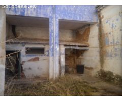 Se vende casa con acceso a dos calles para edificar en pleno centro de Tomelloso, con 645 m2.