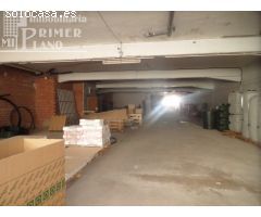 Local comercial a dos calles de 715 m2 junto a avda Don Antonio Huertas.