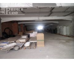 Local comercial a dos calles de 715 m2 junto a avda Don Antonio Huertas.