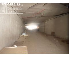 Local comercial a dos calles de 715 m2 junto a avda Don Antonio Huertas.