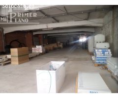 Local comercial a dos calles de 715 m2 junto a avda Don Antonio Huertas.