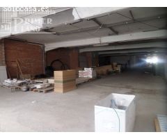 Local comercial a dos calles de 715 m2 junto a avda Don Antonio Huertas.