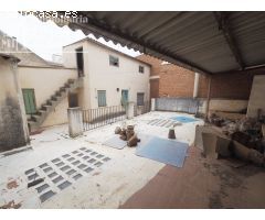 *Edificio en venta en el centro de Tomelloso, vivienda, dos locales y garaje por 350.000€*