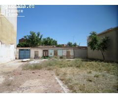 Se vende solar con 744 metros cuadrados y 22 metros de fachada en Calle Doña Crisanta