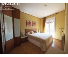 Vivienda totalmente amueblada junto a calle Oriente, de 3 dorm, garaje, patio y con ascensor.