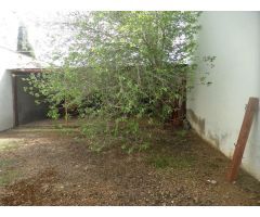 *Solar en la zona centro de Tomelloso, junto a Plaza de Toros, con 275m2 con 930m fachada*