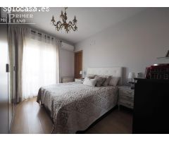 Casa adosada en esquina, de 3 dormitorios, 2 baños, garaje y terraza por solo 99.000 €.