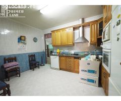 Casa en venta en c/ San Francisco, para entrar a vivir, de 8 dorm, 2 baño y patio por solo 185.000 €