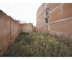 Se vende solar en la zona centro de Tomelloso con 214 m2 y 8,5 metros de fachada