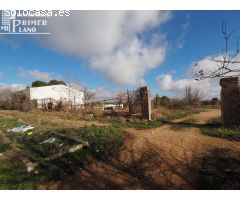 Se vende terreno rustico con contruccion en la zona de Juan Carlos I