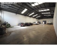 Se ofrece en venta una nave industrial ubicada en la zona de la Calle Príncipe Alfonso en Tomelloso