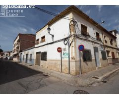 Casa para solar, en zona 1 especial, con proyecto, de 361 m2 y 33 m de fachada por 190.000€.